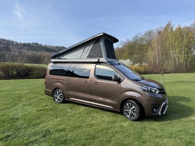 Toyota Proace Verso se stanovou střechou a vestavbou Fullvans