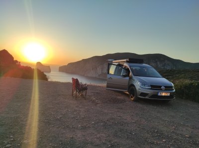 Volkswagen Caddy Maxi Camper OFF-GRID | 1. majitel | 2017 | 154 000 km | připraven na cestování bez dalších investic